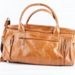 Greenburry bőr stílusos utazótáska rövidebb utazásokhoz cipzáras zsebekkel rendezőkkel