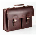 B&A nagyméretű (44*31 cm) bőr aktatáska cipzáras válaszfallal állítható vállpánttal