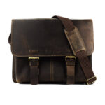 B&A bőr postás jellegű oldaltáska mobil és névjegytartó rekesszel 36,5*30,5 cm