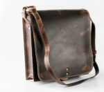 B&A bőr oldal- és vadásztáska, telefon és tolltartó rekesszel gyártói garanciával 29,5*32 cm