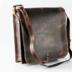 B&A bőr oldal- és vadásztáska, telefon és tolltartó rekesszel gyártói garanciával 29,5*32 cm